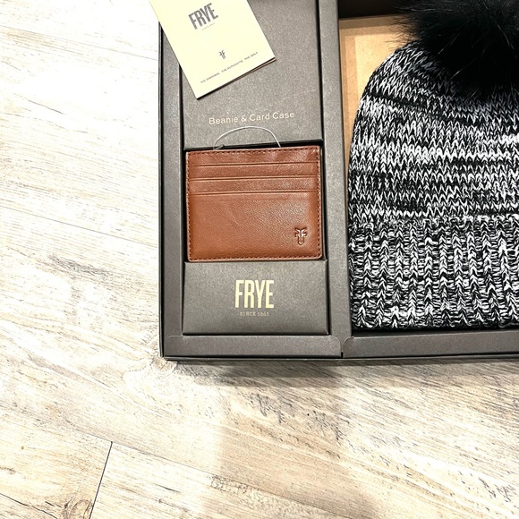NEW Frye 🌟 Black Marbled Beanie and Card Case 🎁 Gift Set - Picture 3 of 6